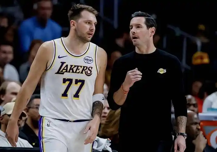 开云官网-下课？雷迪克下课湖人？尘埃落定，东契奇被换下，谁注意他反应|詹姆斯|奥斯汀-里弗斯|卢卡-东契奇|洛杉矶湖人队|JJ-雷迪克_新浪体育_新浪新闻
