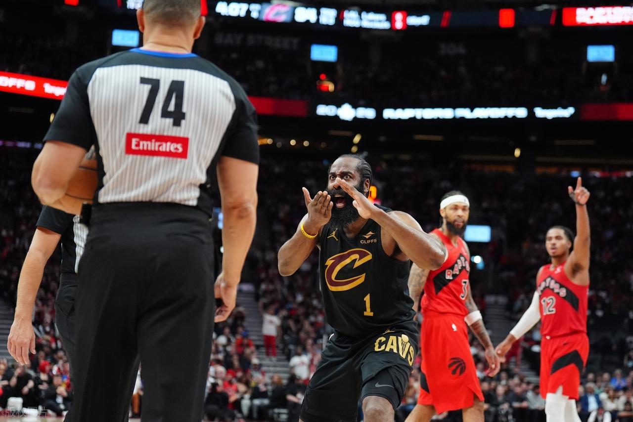 开云官网-塔图姆轰30+11+7仍无缘日最佳，抱歉，文班打破NBA尘封22年的纪录